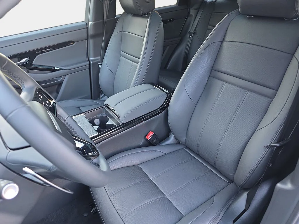 New 2026 Fuji White LAND ROVER Dynamic SE image 15