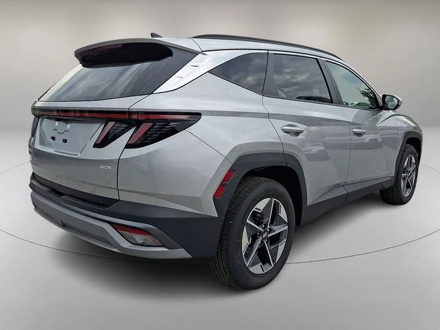 New 2026 Silver Hyundai SEL Premium image 7