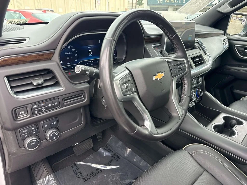 Used 2022 Iridescent Pearl Tricoat Chevrolet Premier image 36