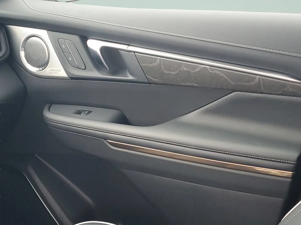 Used 2025 Ebony Twilight Metallic Buick Avenir image 13