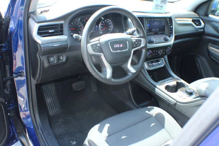 Certified Used 2023 Ultra Blue Metallic GMC SLE image 7