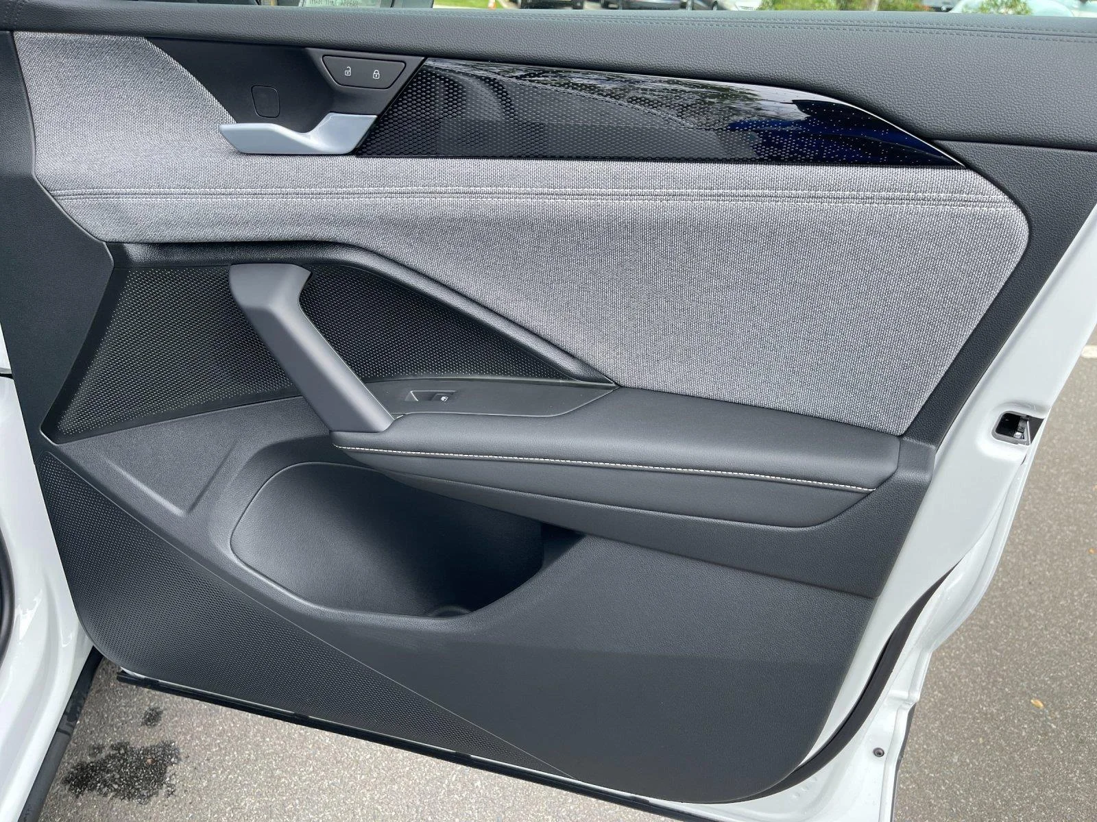 New 2026 pure white Volkswagen S image 39