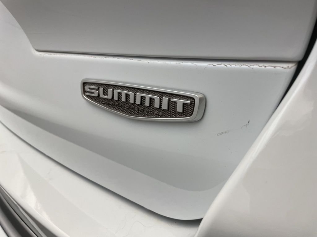 New 2025 Bright White Clear-Coat Exterior Paint Jeep Summit image 6