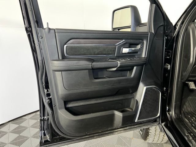 2026 RAM 3500 Laramie - Photo 24