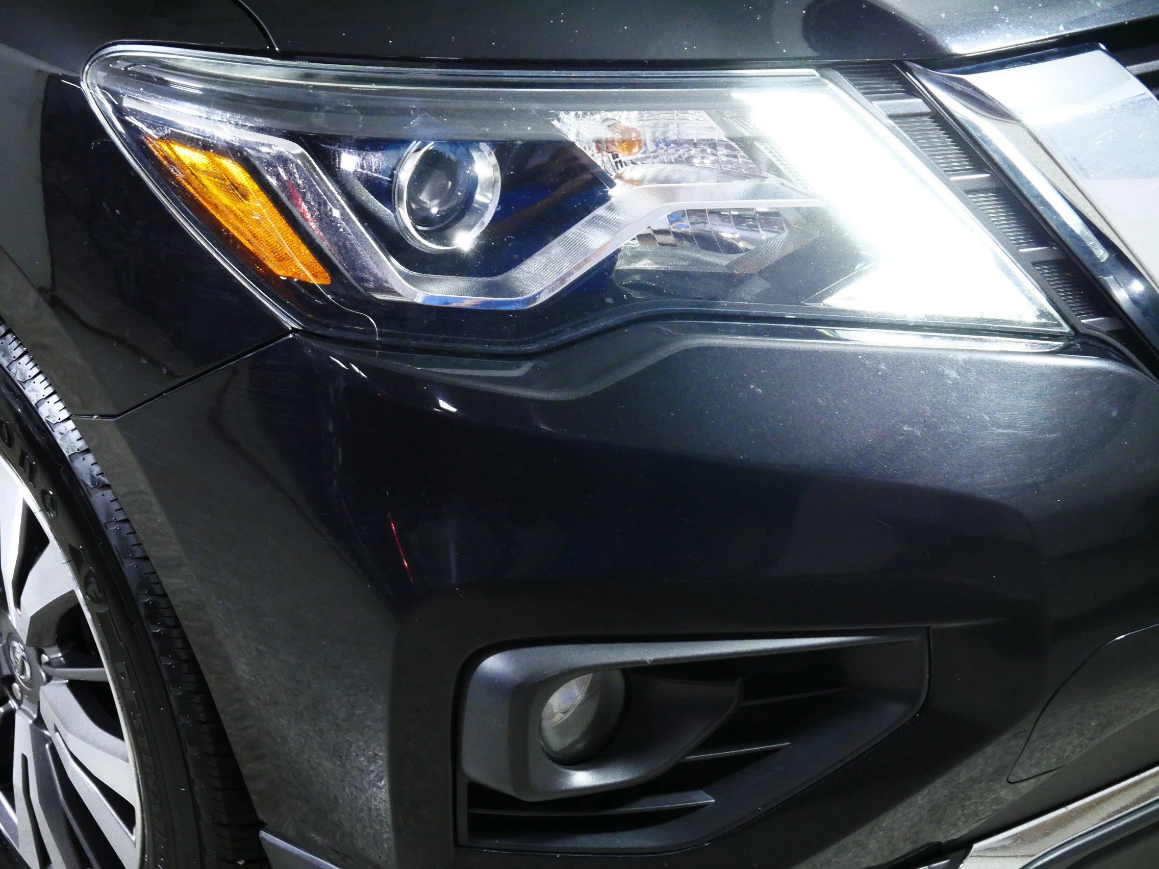 Used 2018 Magnetic Black Nissan SL image 16