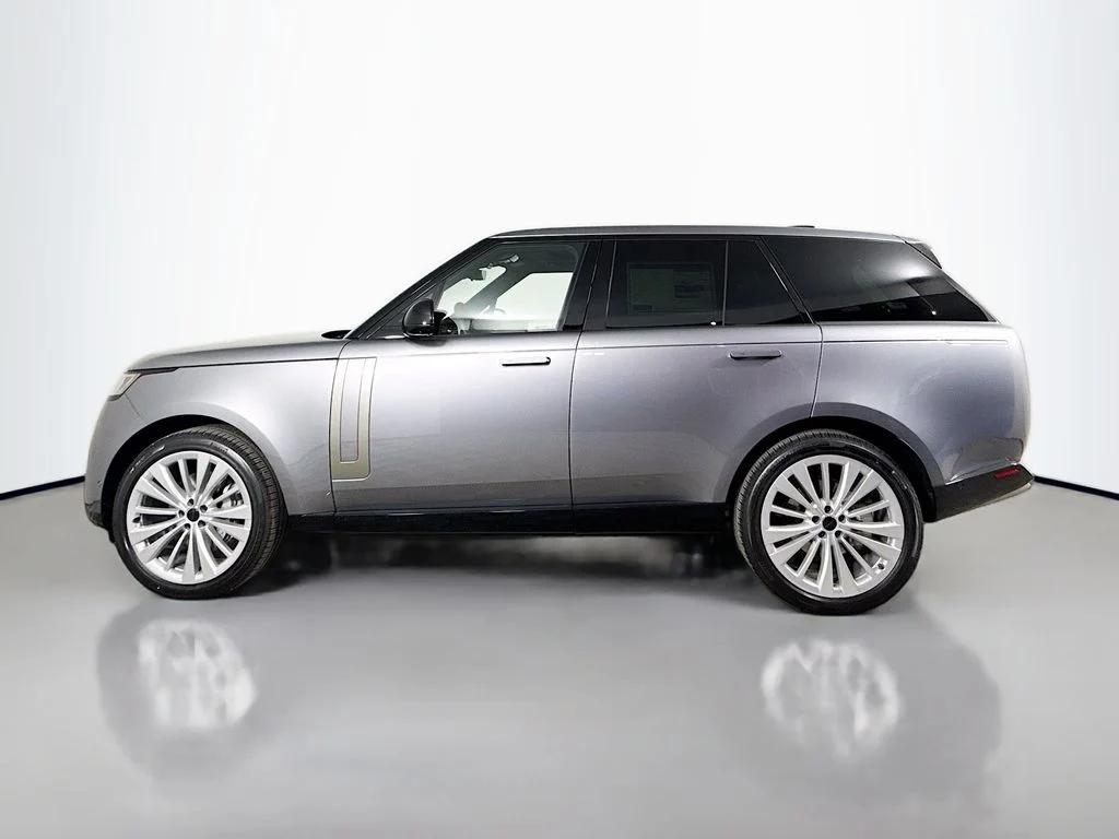 New 2026 Eiger Grey Land Rover SE image 8