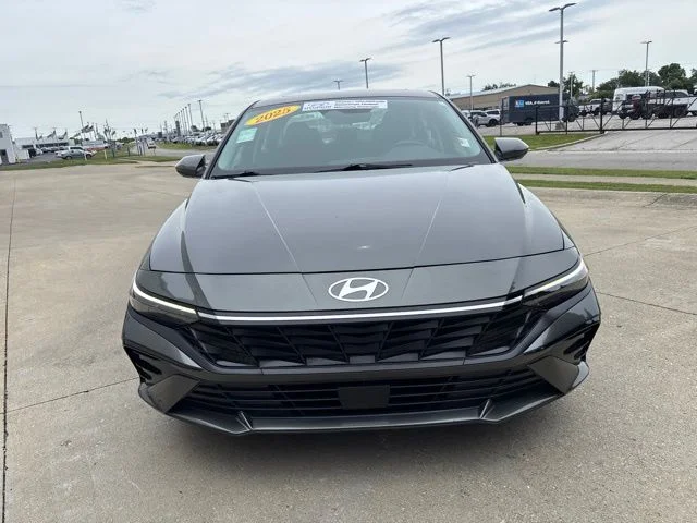 Used 2025 Amazon Gray Hyundai SEL Convenience image 5