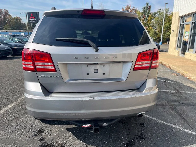 Used 2018 Silver Dodge SE image 6