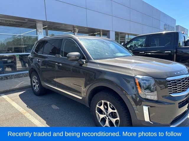 Used 2020 Green Kia EX image 1
