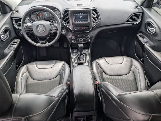 Used 2021 White Jeep Latitude Plus image 16