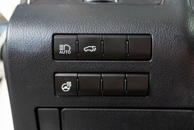 Used 2022 White Lexus 350L image 21