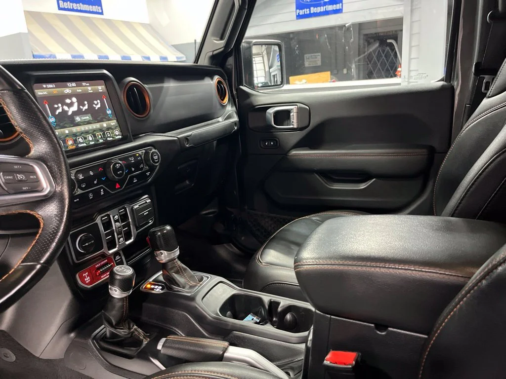 Used 2021 Crystal Metallic Jeep Mojave image 14