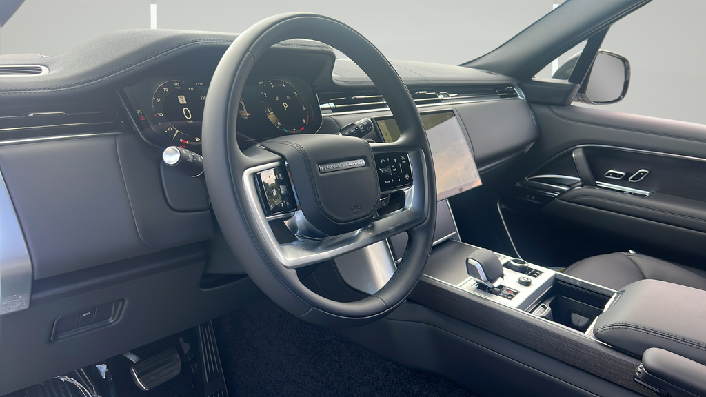 New 2027 White Land Rover SE image 4