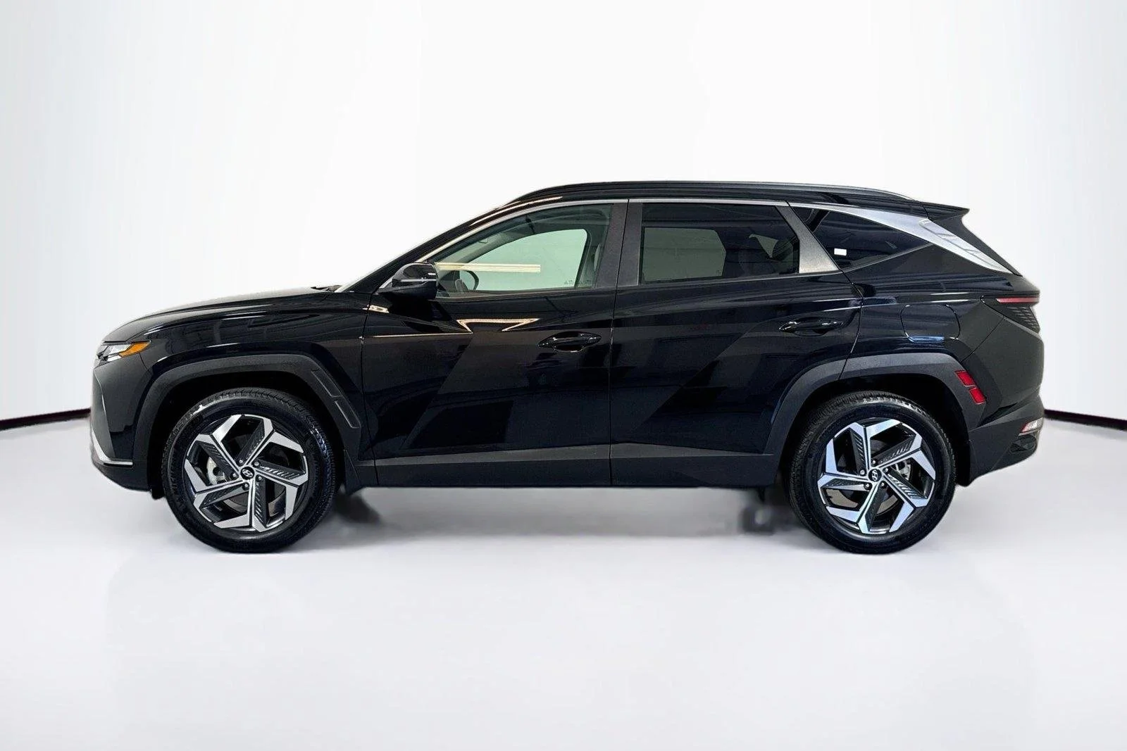 Used 2023 Phantom Black Hyundai SEL image 8