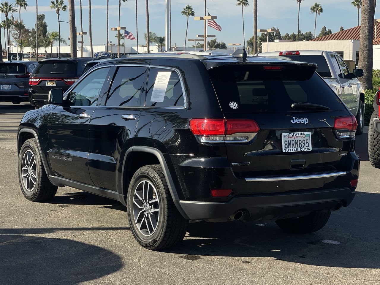 Used 2018 Diamond Black Crystal Pearlcoat Jeep Limited image 3
