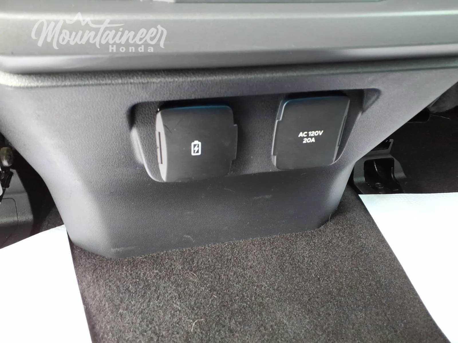 Used 2024 Oxford White Ford XLT image 14