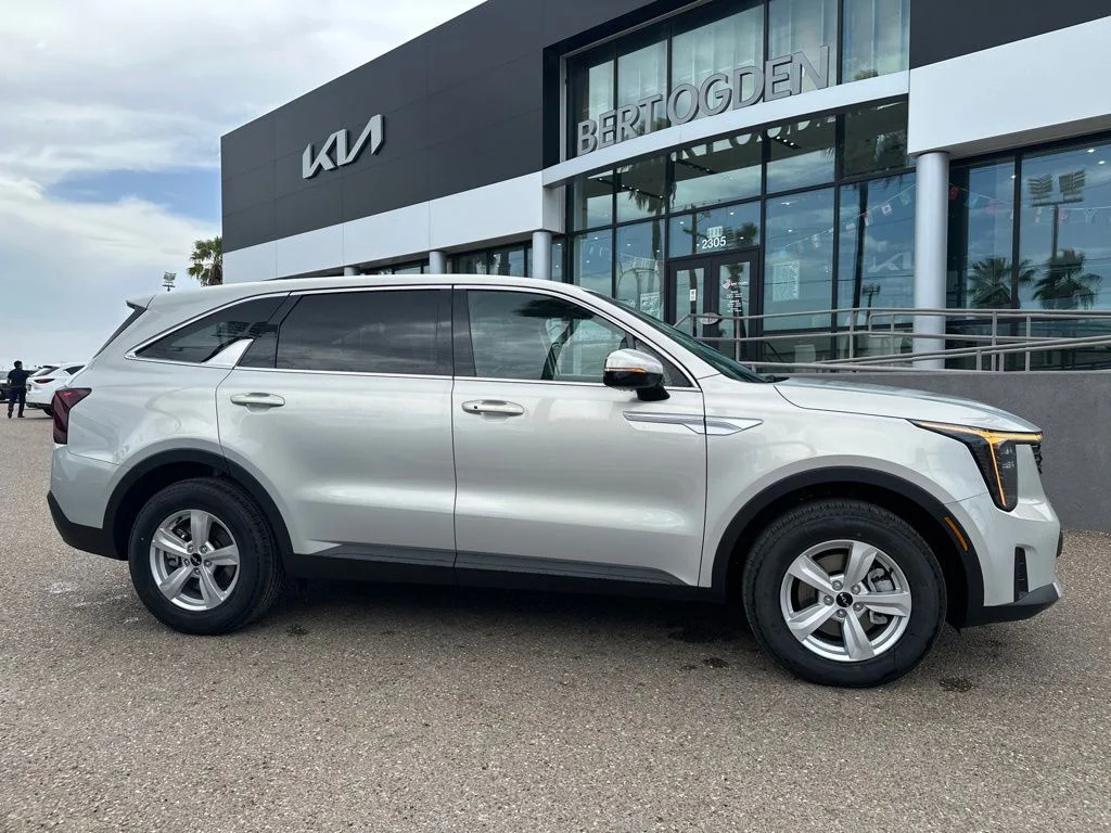 New 2026 White Kia LX image 4