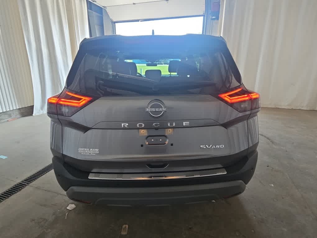 Used 2023 Gun Metallic Nissan SV image 4