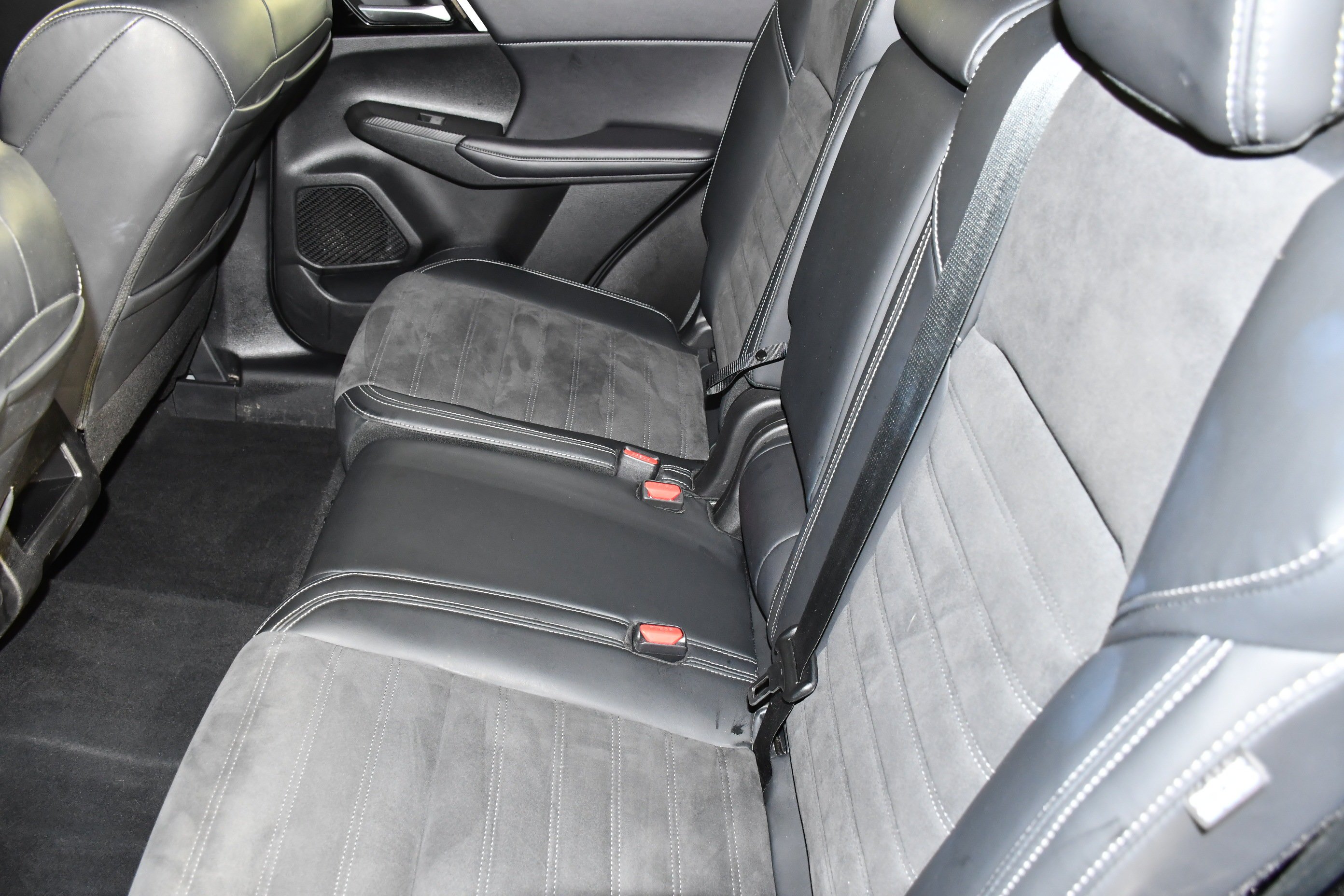 Used 2024 Mercury Gray Metallic Mitsubishi SE image 47
