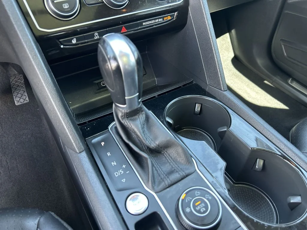 Used 2019 Blue Volkswagen SEL image 11
