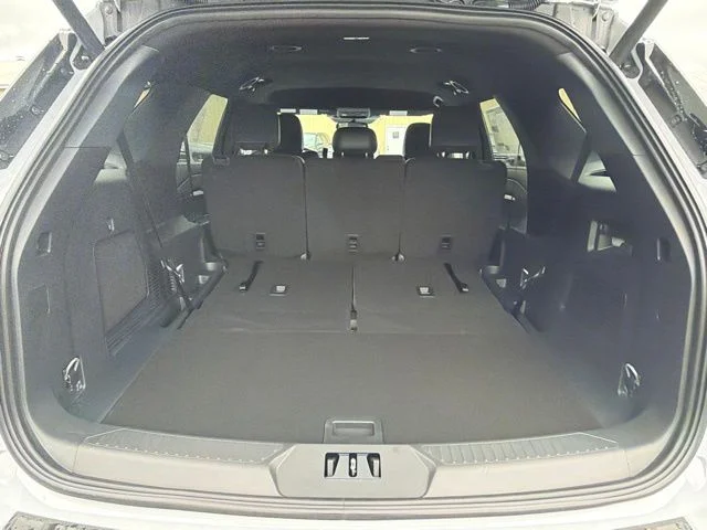 New 2026 Space White Metallic Ford ST-Line image 60