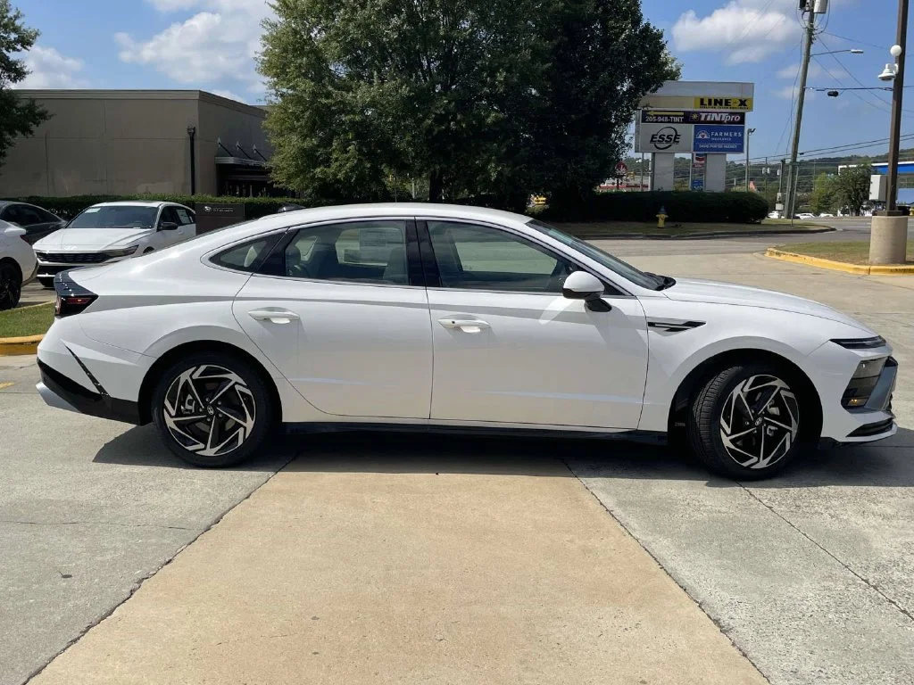 New 2026 White Hyundai SEL Sport image 2