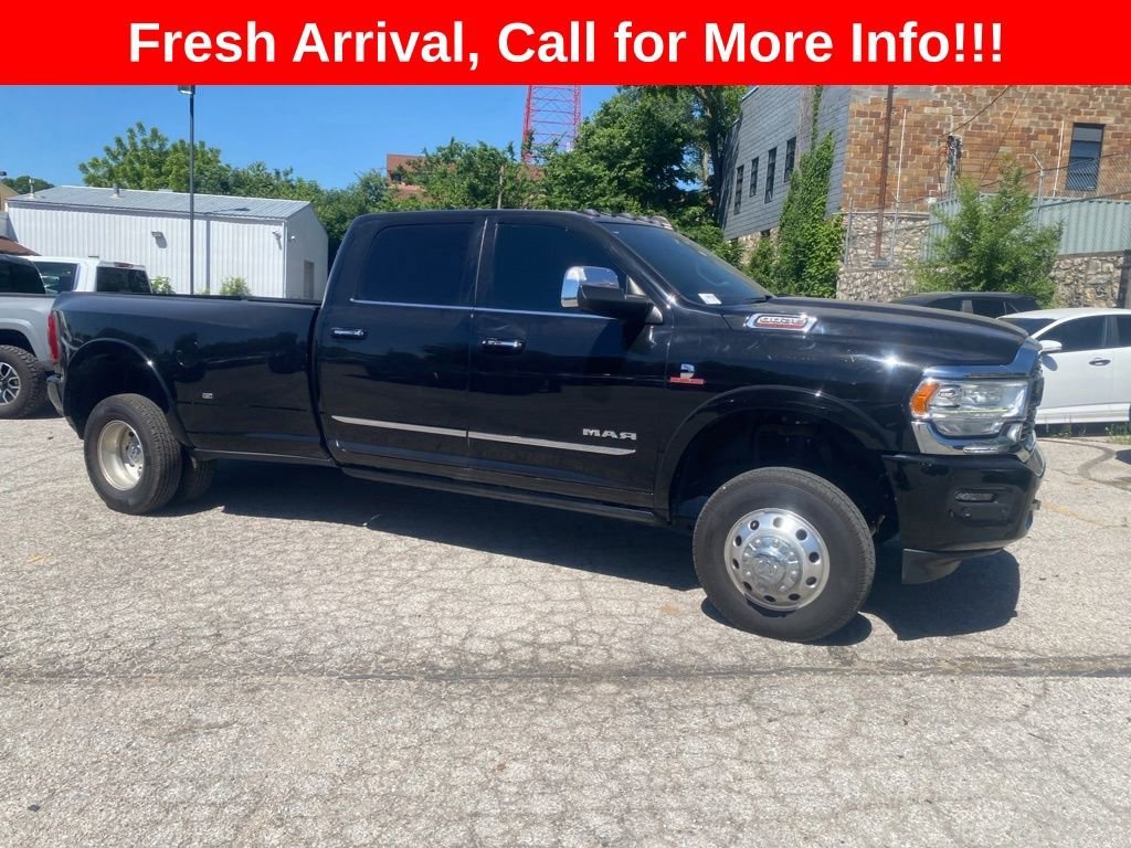 2022 RAM 3500 Limited 4X4 Crew Cab LWB's photo