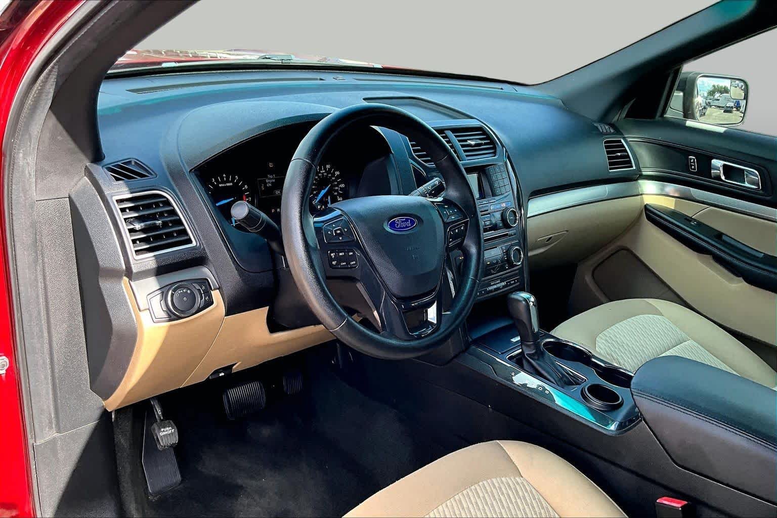 Used 2016 Ruby Red Metallic Tinted Clearcoat Ford Base image 18
