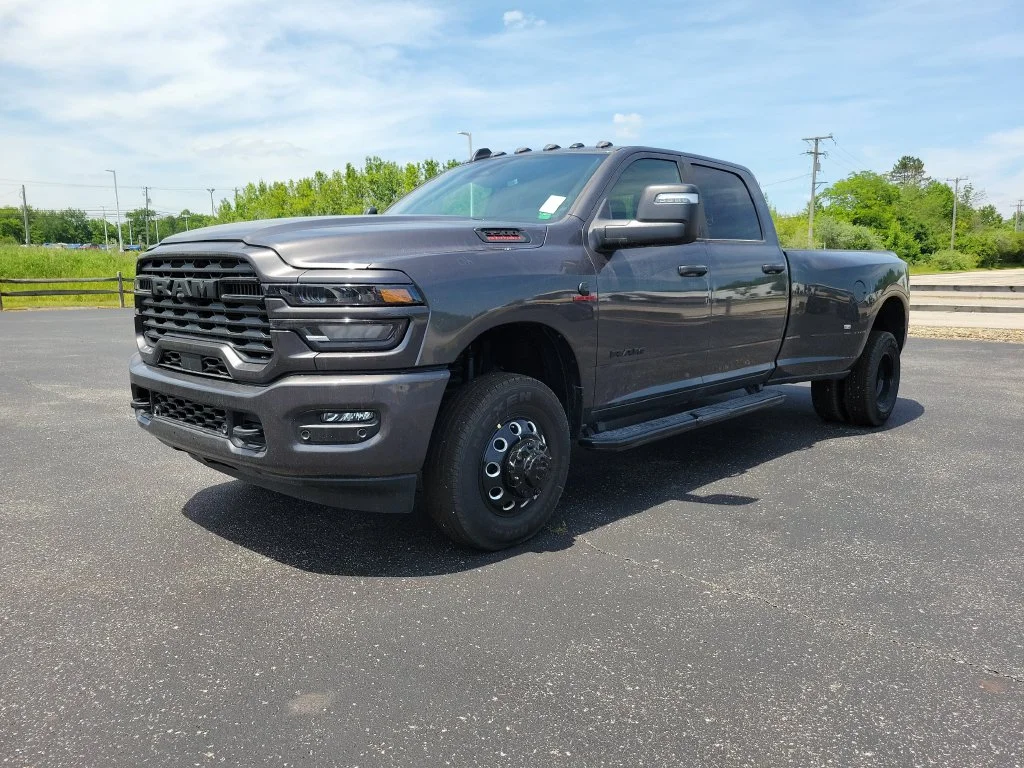 New 2026 Granite Crystal Metallic Clear-Coat Exterior Paint RAM Big Horn image 3