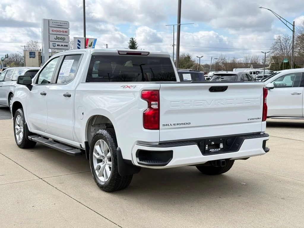 Used 2022  Chevrolet Custom image 5