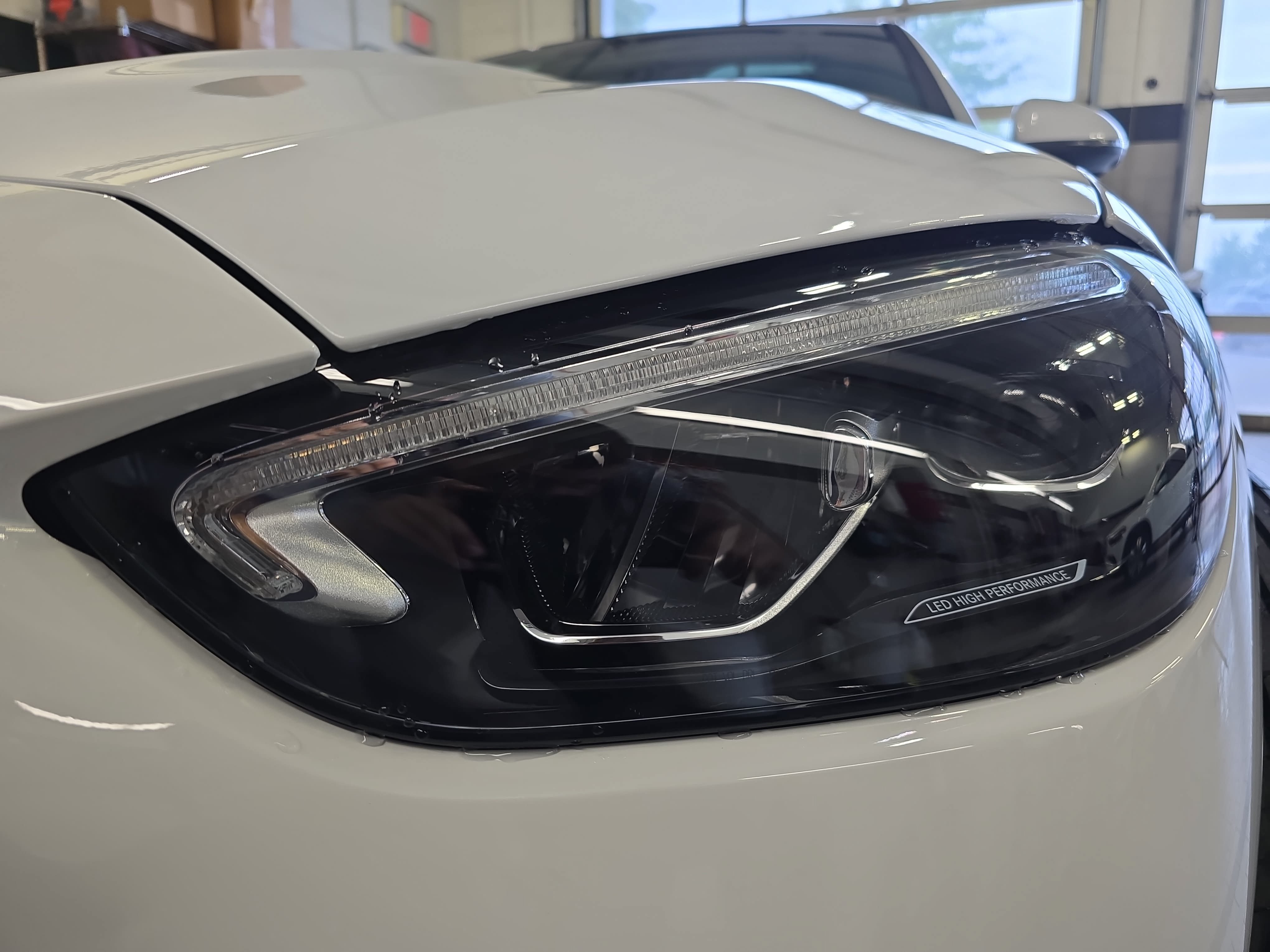 New 2026 MANUFAKTUR Moonlight White Metallic Mercedes-Benz C300 image 34