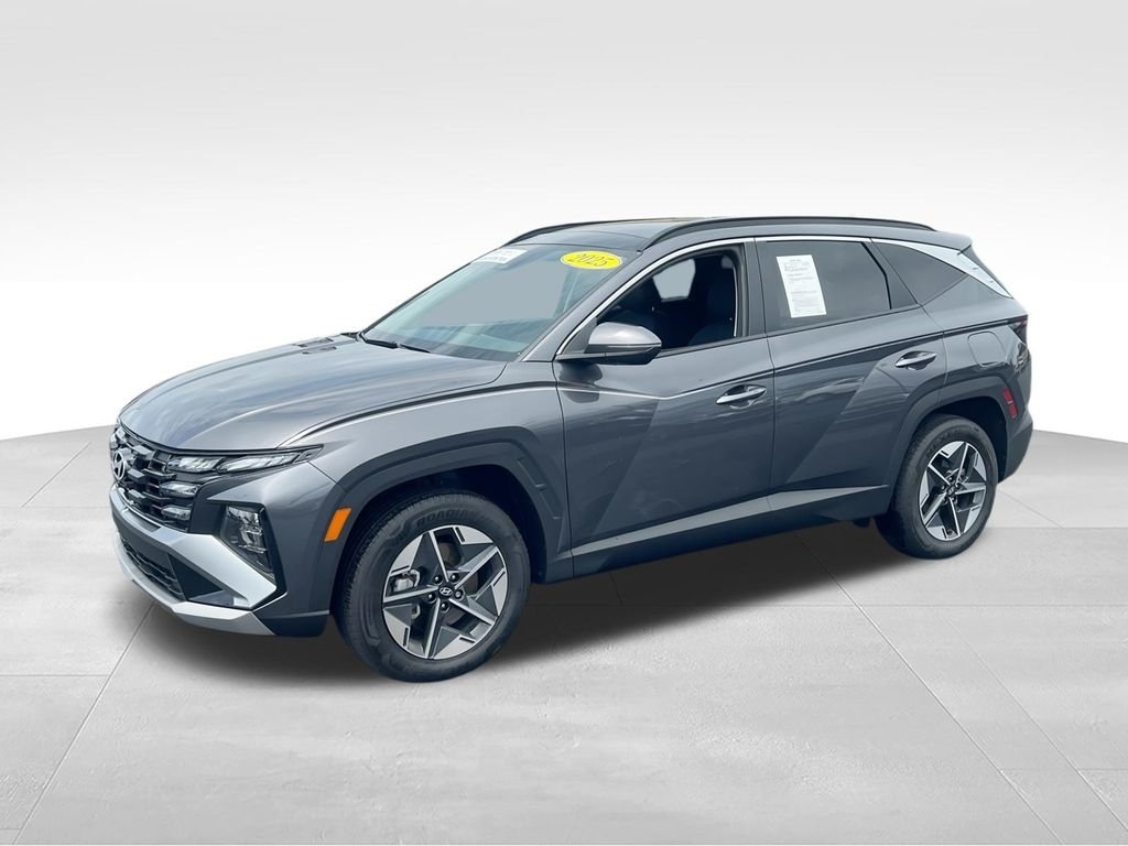 Certified Used 2025 Gray Hyundai SEL Convenience image 4