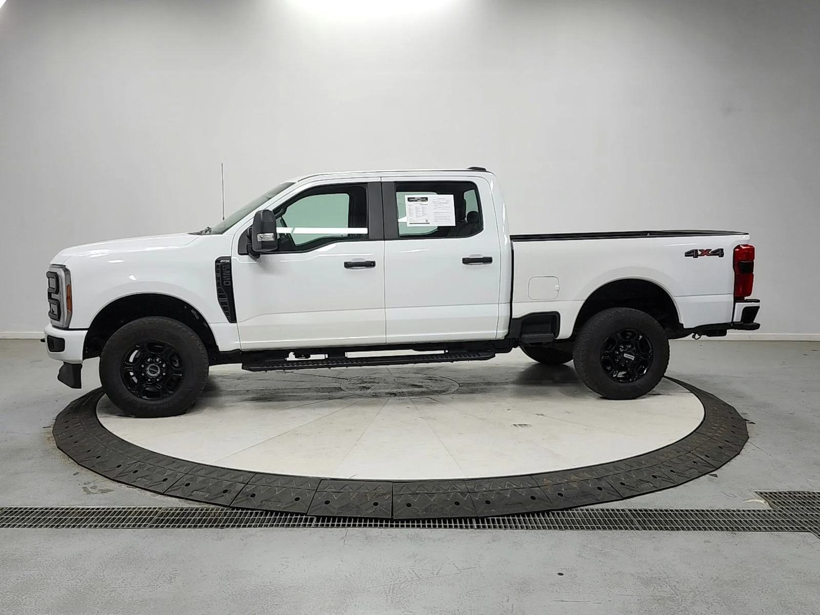 Used 2023 White Ford XL image 4