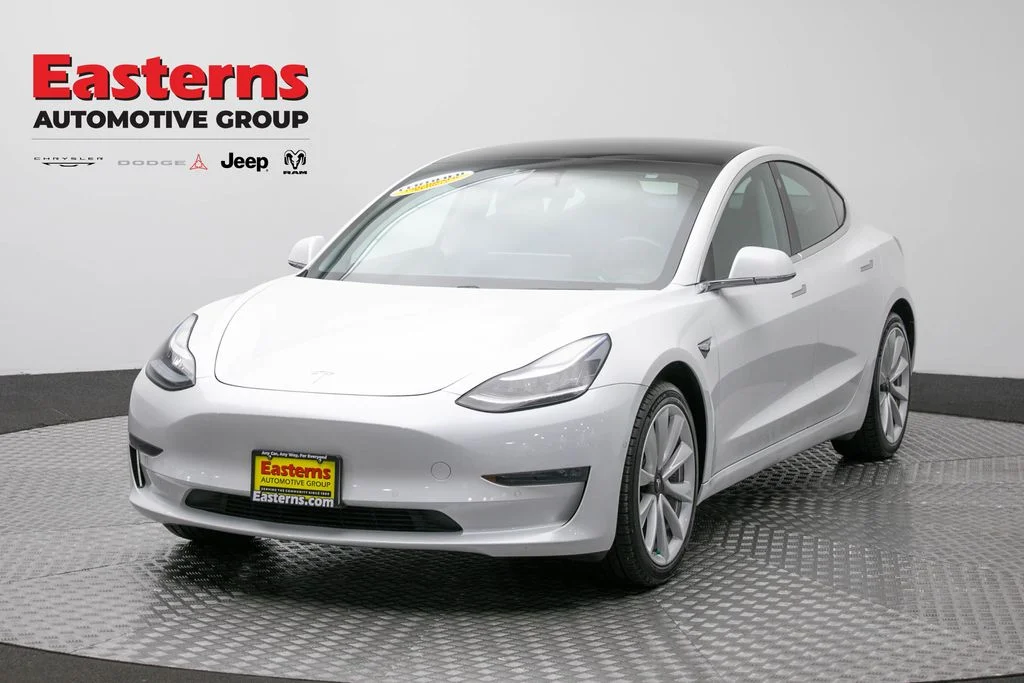 Used 2019 White Tesla Standard Range Plus image 1
