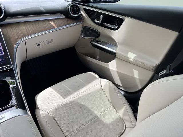 Used 2024  Mercedes-Benz C 300 image 21