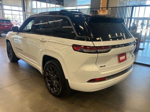 New 2026 Bright White Clear-Coat Exterior Paint Jeep Summit image 4
