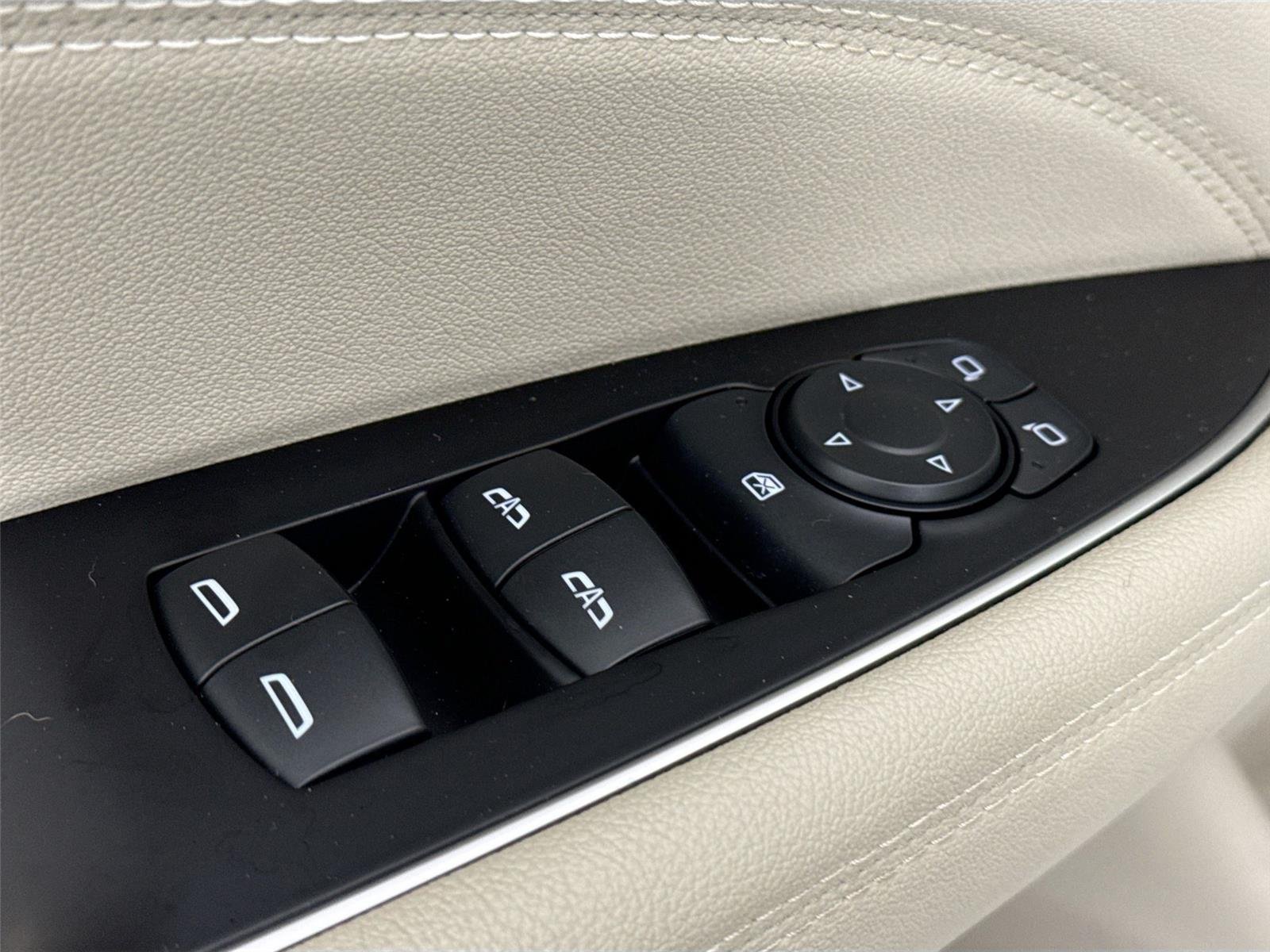 Used 2018 White Frost Tricoat Buick Essence image 29