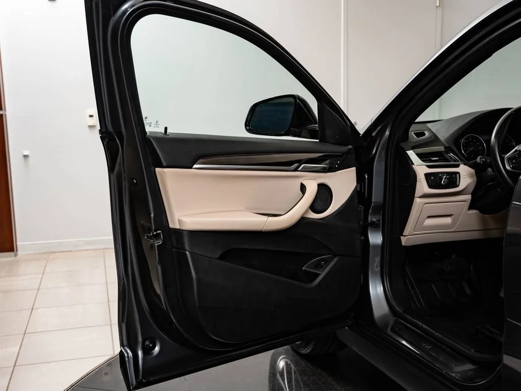 Used 2018 Mineral Gray Metallic BMW xDrive28i image 27