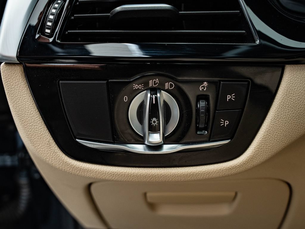 Used 2019 Jet Black BMW 540i image 41