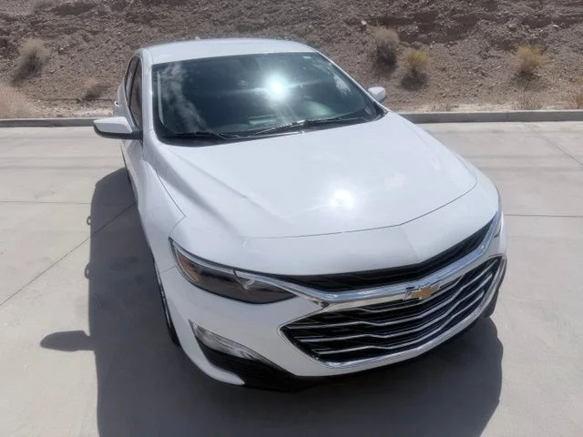 Used 2022 White Chevrolet LT image 3