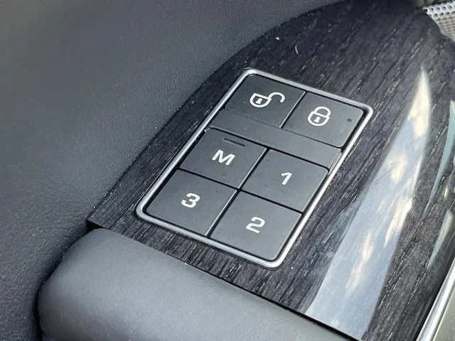 Used 2019 Black Land Rover HSE image 32
