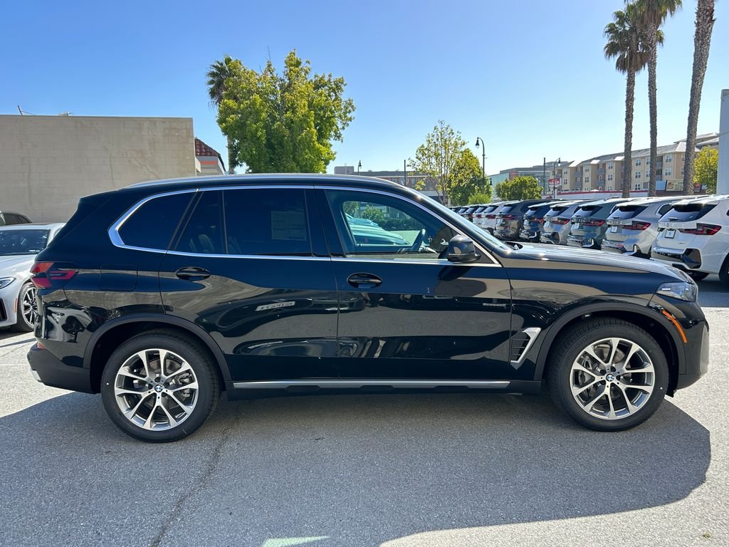 New 2026 Black Sapphire Metallic BMW xDrive40i image 6
