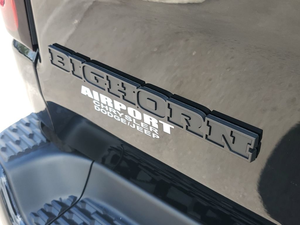 New 2026 Diamond Black Crystal Pearl-Coat Exterior Paint RAM Big Horn/Lone Star image 5