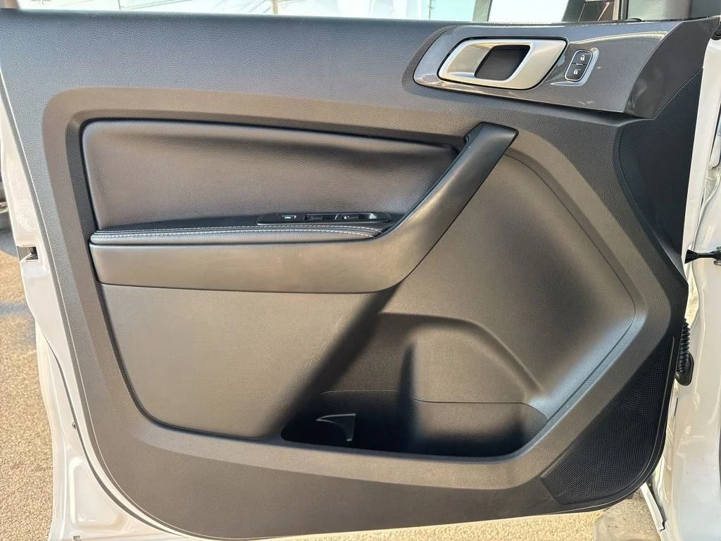 Used 2019 White Ford Lariat image 30