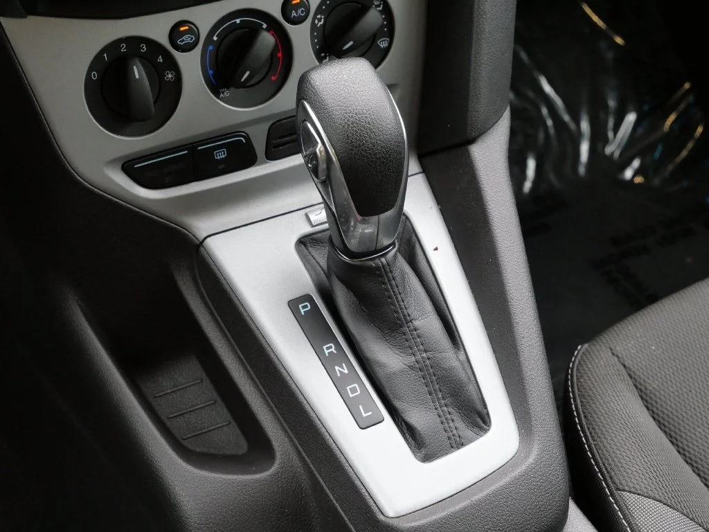 Used 2012 Blue Ford SE image 19
