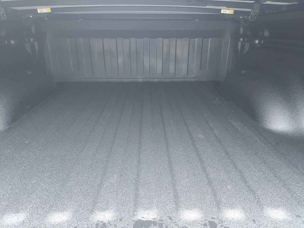 New 2027 Diamond Black Crystal Pearl-Coat Exterior Paint RAM Limited image 9
