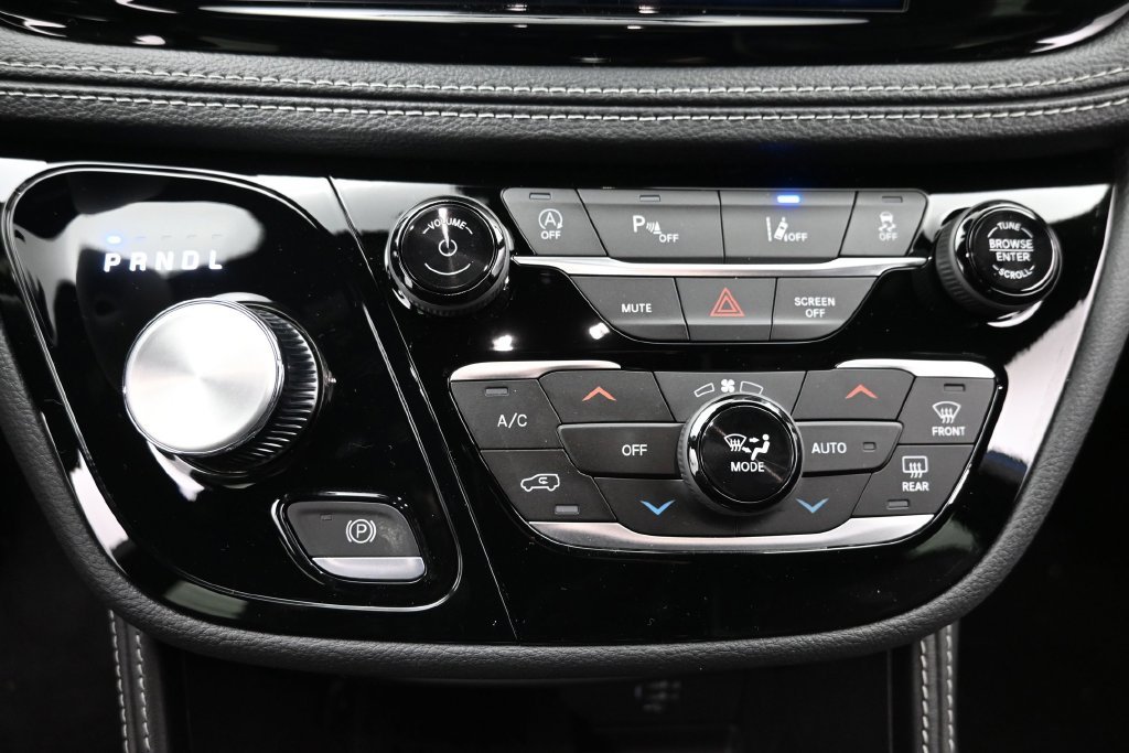New 2027 Hydro Blue Pearl-Coat Paint Chrysler Limited image 20