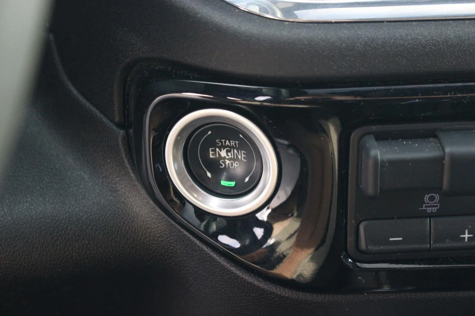 Used 2024 Black Chevrolet High Country image 30