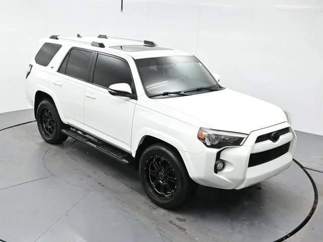 Used 2019 Super White Toyota SR5 image 31