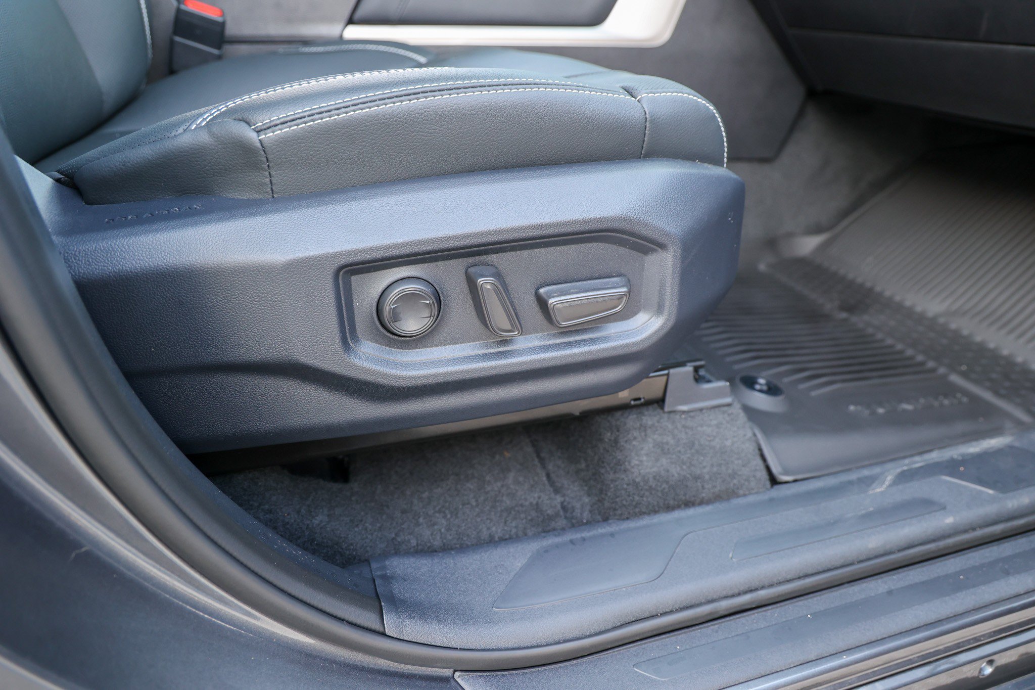Used 2026 MAGNETIC GRAY MET Toyota Limited image 42